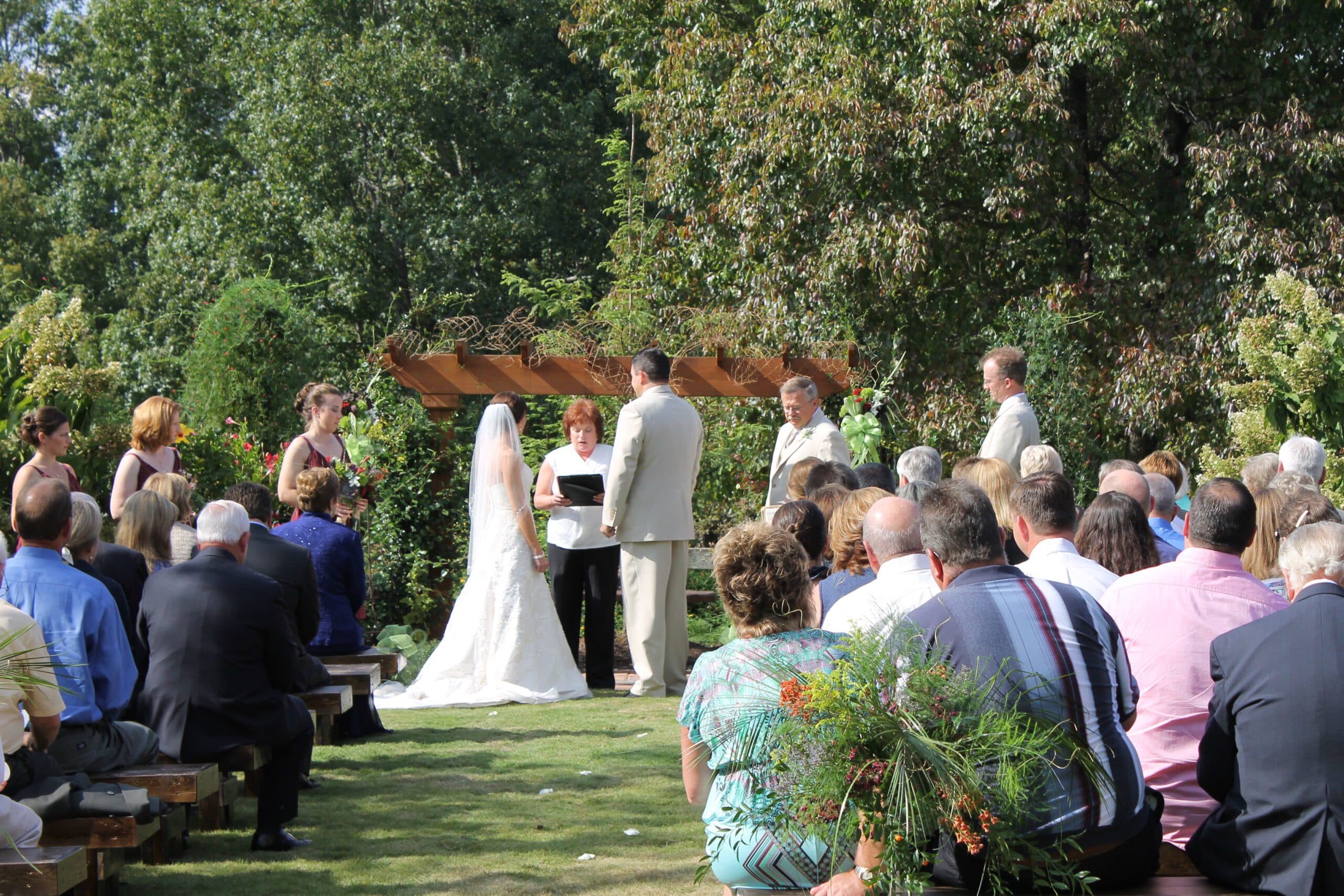 Weddings by Lisa - wedding officiant