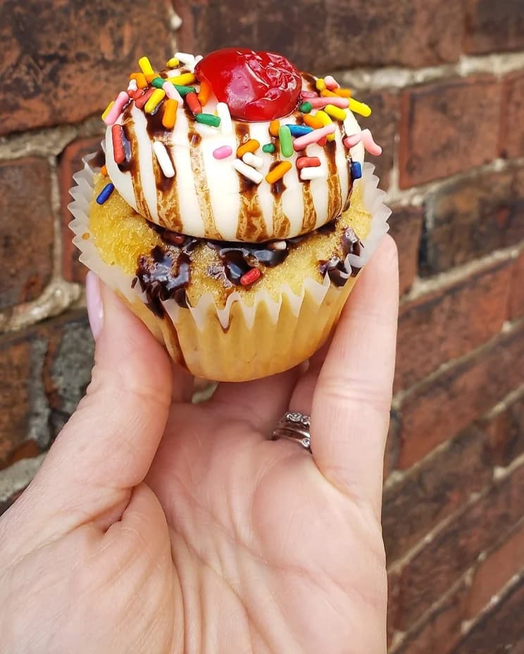 Sweet Girlz Bakery & Cafe - Banana Split Cupcake
