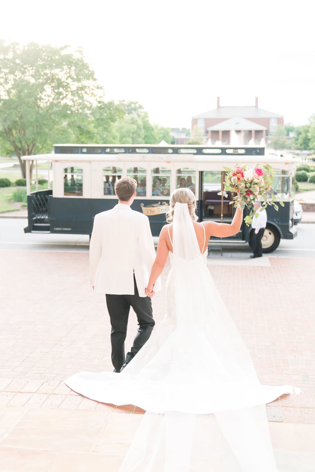 Outdoor wedding ceremony in Upstate South Carolina by Jenny Williams Photography