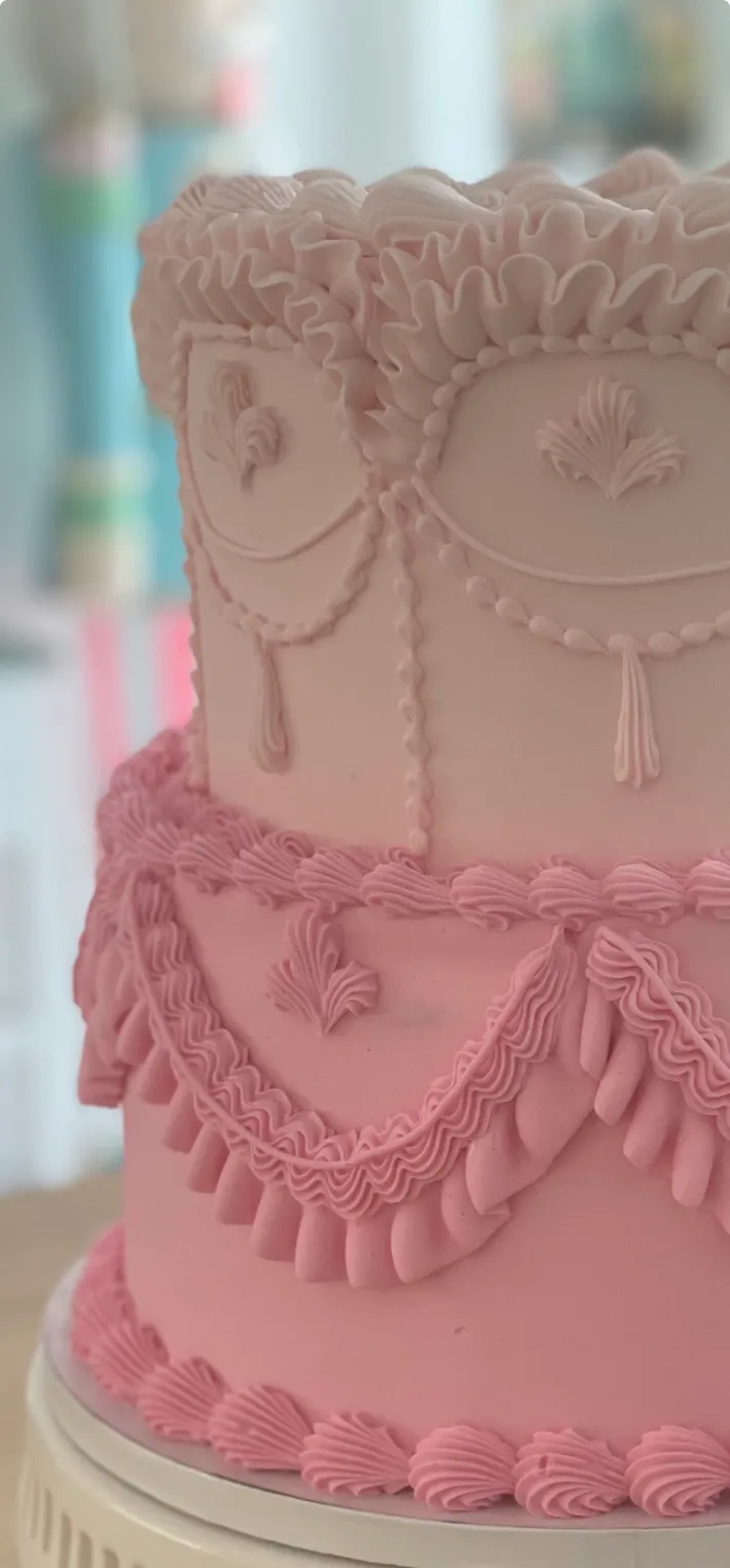 Holly's Bakes & Cakes - wedding cake baker