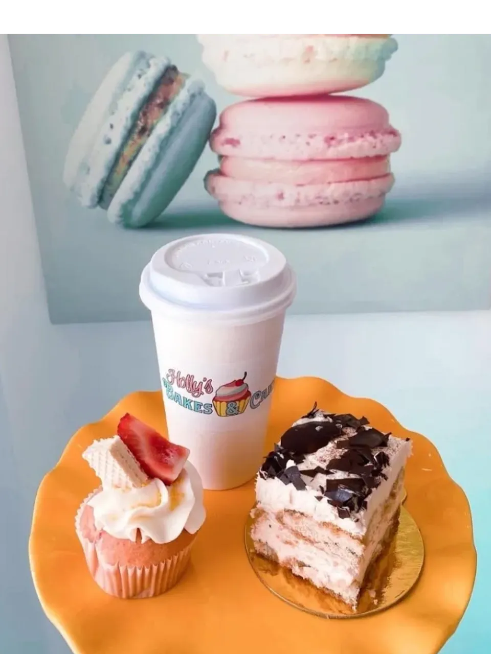 Holly's Bakes & Cakes - wedding cake baker
