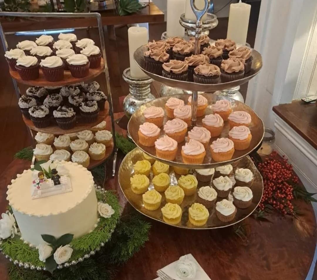 Twisted Whisk - wedding cake baker